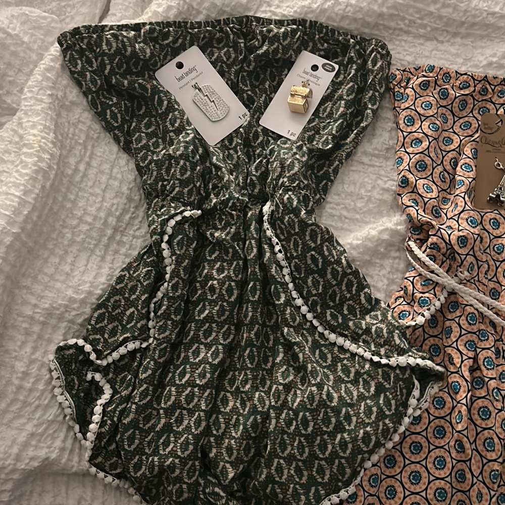 2 ADORABLE BOUTIQUE ROMPERS! Too small on me now- SEE PIX! - Picture 3 of 7